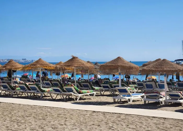 Bonito Atico En Primera Linea De Playa Con Piscina *